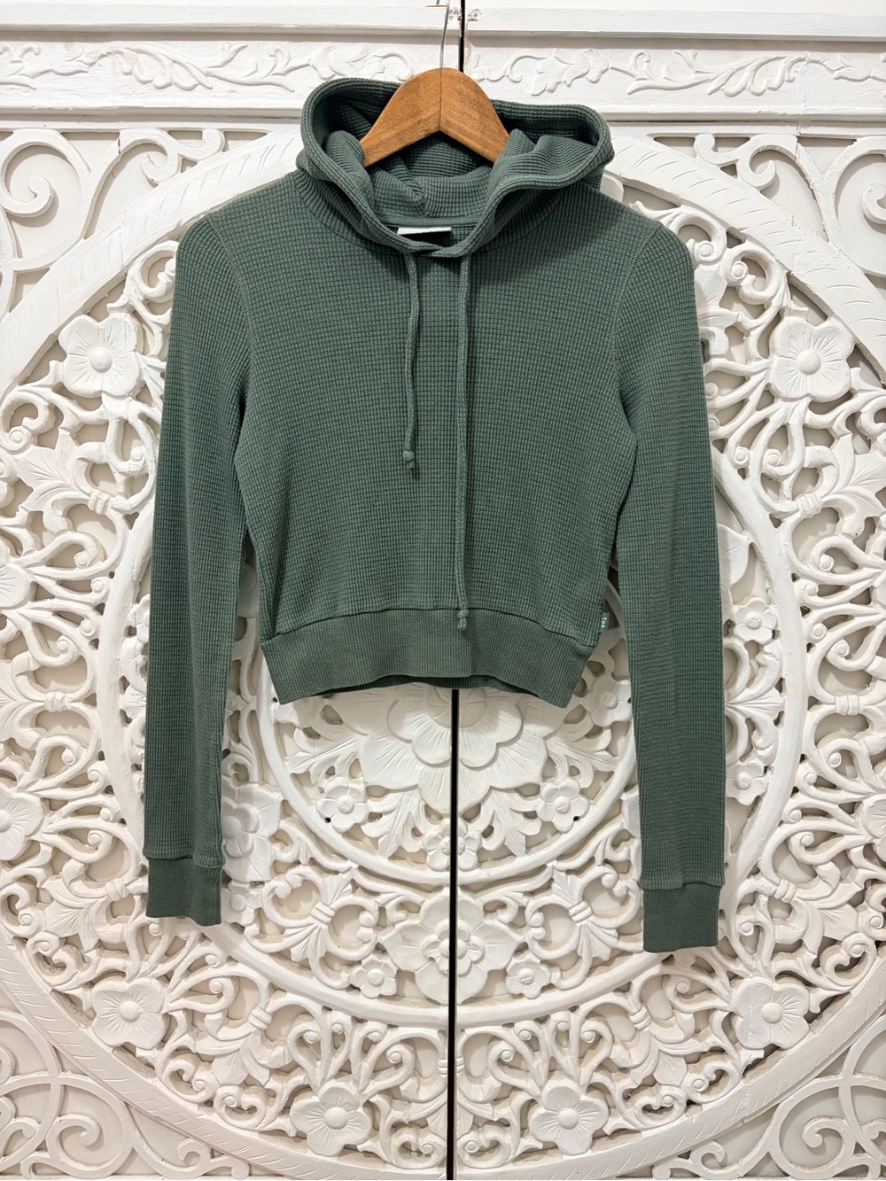 TNA Aritzia Green Waffle Knit Cropped Hoodie Size S